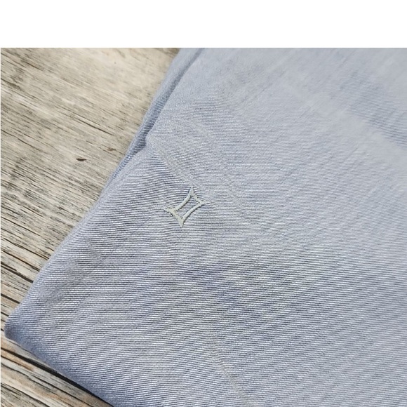 Kit and Ace Light blue Dress Pants
Size: 2
Side zip XLNT CONDITION - Picture 6 of 8